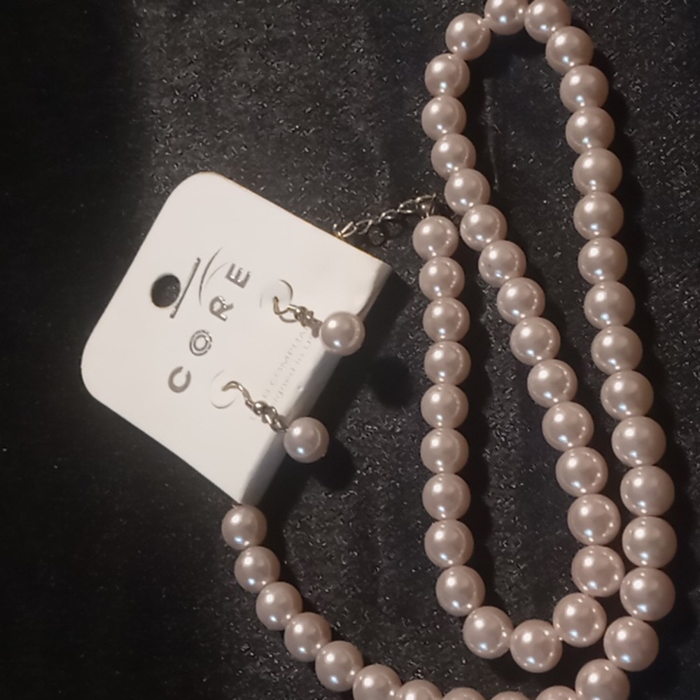 Designer core Single strand pink faux pearl necklace & earrings set